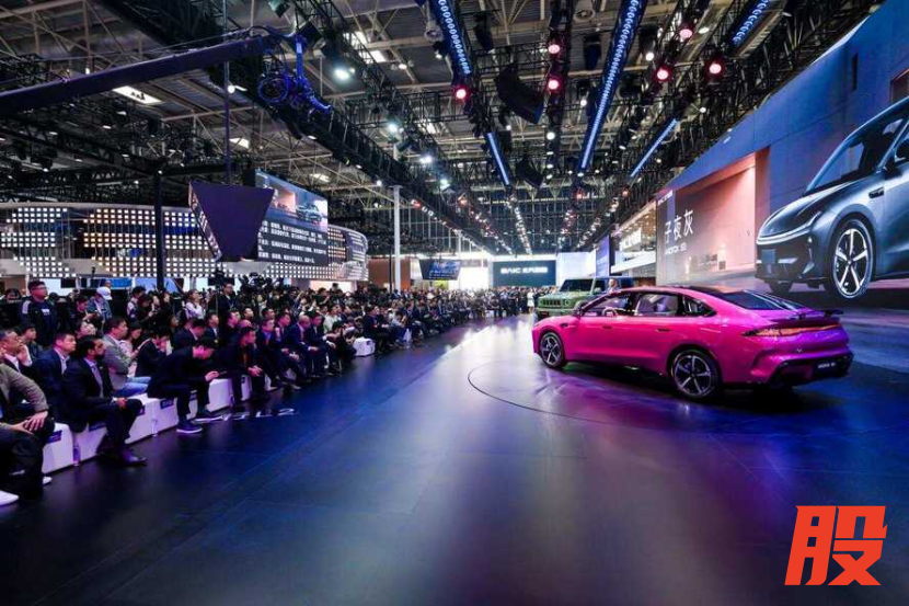 6.48万-12.58万元，越级纯电家轿极狐S3正式开启预售